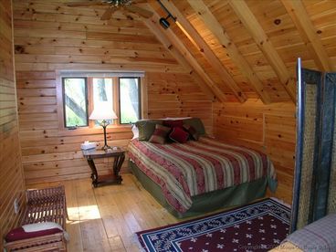 Loft Bedroom - Queen Bed