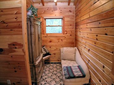 Reading Nook - off Loft Bedroom