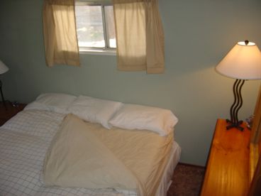 Green room, Kings bed, single bed.