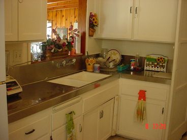 Original stainless steal sideboards. 
Easy clean up.