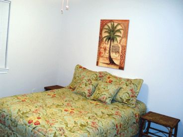 Beach Themed Bedrooms 1 queen, 2 double, 2 double Futons - Sleeps 10