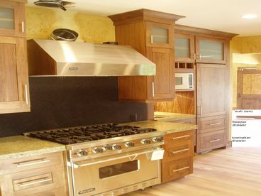 viking 6 burner gas range, sub zero refrige with ice maker drawer, coffee station
