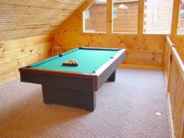 Rental Cabins: Pool table and loft