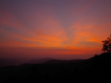 Amazing Western sunset views.   This house overlooks the 5th hole of the Raven Golf Course and Shay\'s Revenge ski run. 