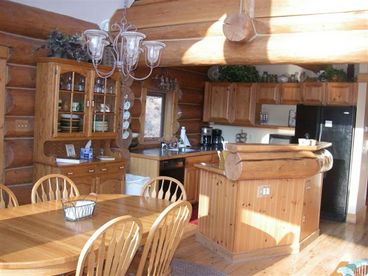 4+ Bedroom Schuss Mountain Ski-in Ski-out Log Home