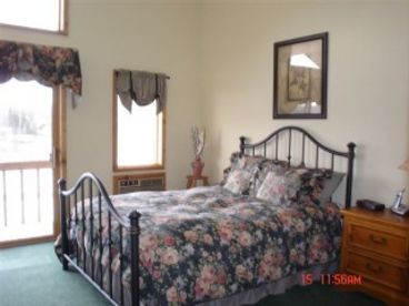 Queen bed in master bedroom with private bath