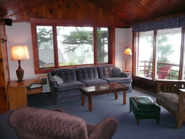 Knotty Pine Ocean View Cabin- pet friendly-Off season weekdays- 4th night free