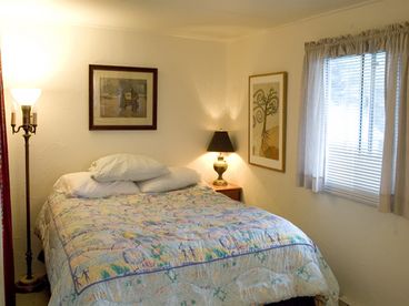 Knotty Pine Ocean View Cabin- pet friendly-Off season weekdays- 4th night free