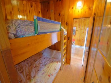 Knotty Pine Ocean View Cabin- pet friendly-Off season weekdays- 4th night free