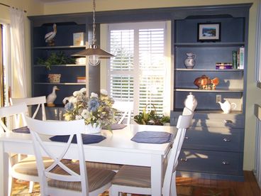 Dining room seating for 6 plus a small TV
and a balcony