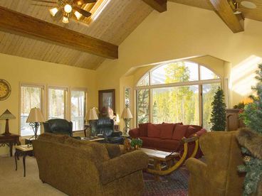 Great room has true mountain lodge feel with lots of comfortable seating, sofa bed, tv, fireplace, and VIEWS of ski area! Great room has first of two wet bars in this magnificent mountain home. Beautiful artwork. Two great leather recliners from which to enjoy the view, fireplace & tv.