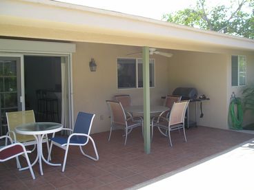 Covered Patio w/gas BBQ
