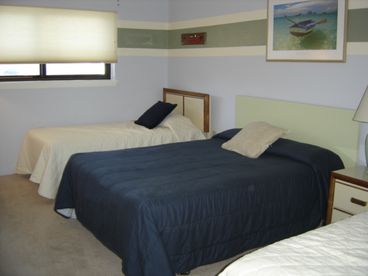 Extra sleeps space in this second bedroom. 