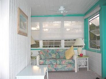 Our Albee Sunrise House has a relaxing sunroom with airconditioning. Or, open the windows and let the Gulf air in. 