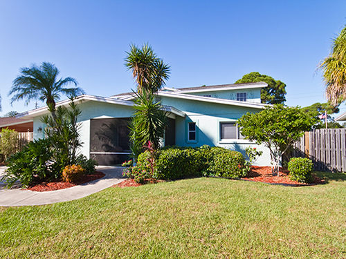 Rialto Mansion is within walking distance to the beach!