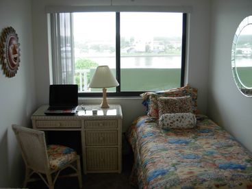 Den / 3rd Bedroom