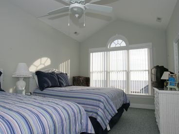 5 br 2nd Row Beach House Vista Views Off Season Special $300 night tax included