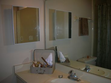 2nd bedroom bath