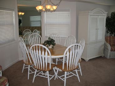 Dining  Ocean Pointe condo for rent