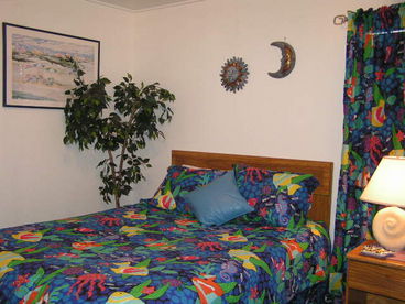 Suite Bedroom (queen bed)