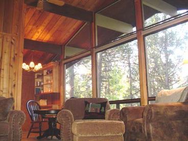 Sisters Vacation Cabin Rental | Living Room 2