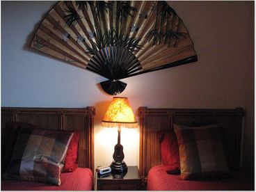 Kids will love the Hula Lamp and the Old Hawaii Decor!