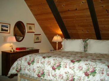 King bedroom-Upstairs