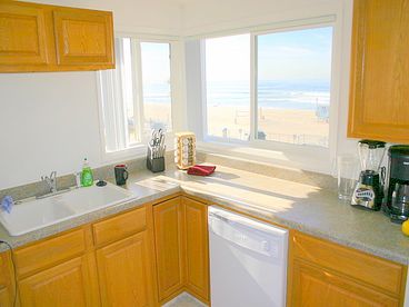 OCEANFRONT House on The Strand- Jacuzzi, BBQ, Bicycles