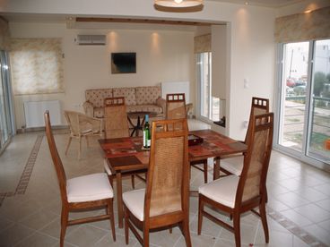 Family Vacation Home By Beach In Spa Town Loutraki 