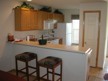Fully equipped kitchen with washer and dryer