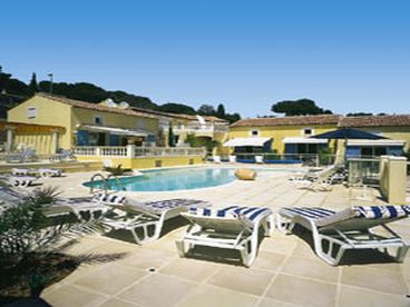 View of the residence and the swimming pool