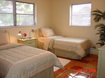 Bedroom w/ two Twin Beds OR King & large closet
