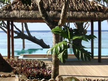 POOL OUT TO OCEAN