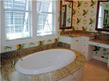 Jacuzzi Tub in Master Bathroom