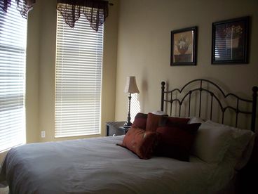 2nd bedroom  1 queen 