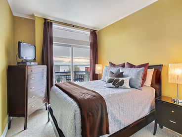 Queen Bedroom with Amazing Water Views