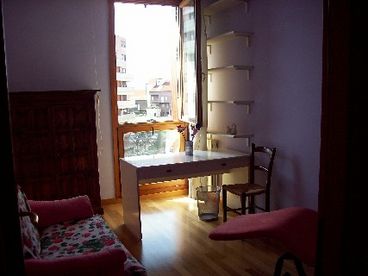 single bedroom with 2 beds