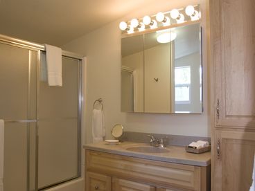 Deux Jardins Bathroom