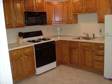 full kitchen with all appliances