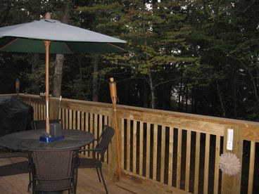 Large deck to view the lake