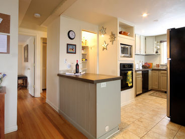 Well-equipped kitchen with blender, waffle iron and everything you need to cook delicious meals.