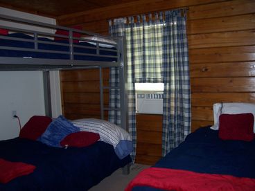 Upstairs 2nd bedroom single twin and full size bunkbed