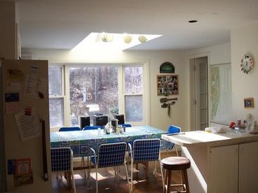 Spacious and sunny eating area in well equiped kitchen!