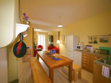 The large and bright kitchen is the perfect dining / cooking space for large groups.