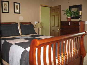 Master Suite - Queen bed