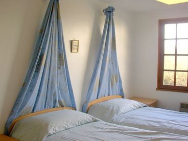 The canopied twin room 
