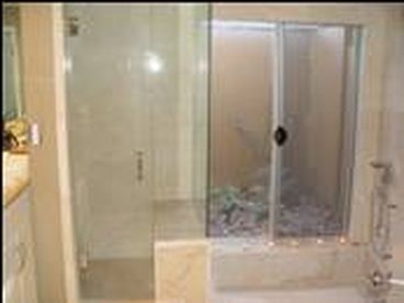 Steam showersunken tub