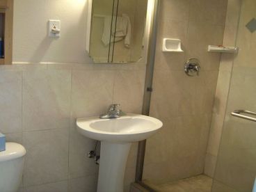 Beautiful, newly updated tile bathroom