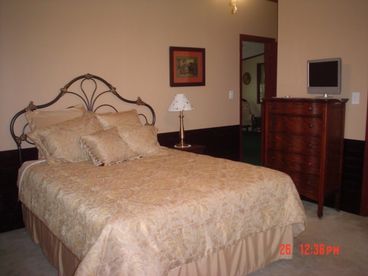 Queen Size Bed, Private Bath, Sitting Area, Flat Screen TV, and a Great View!!
