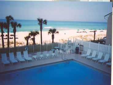 Beachfront Pool, Snak Bar & Sun deck for your use 5 min walk away